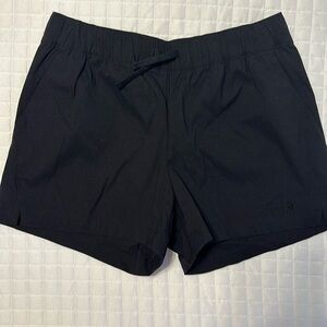 Northface Women’s Classic V Short- NWT- Size M